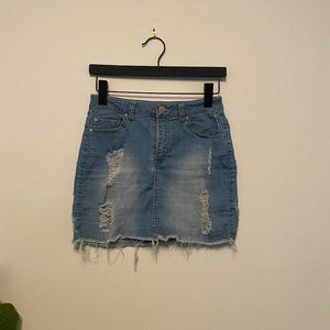 Fashion Nova// distressed demin skirt